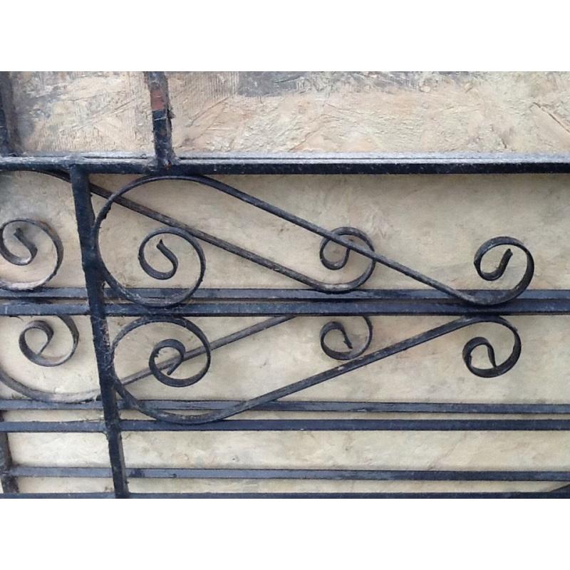 Wrought iron gate (black)