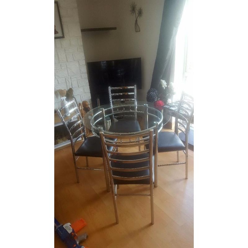 Lovely glass dining table and 4 chairs