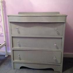 Shabby chic chest of drawers