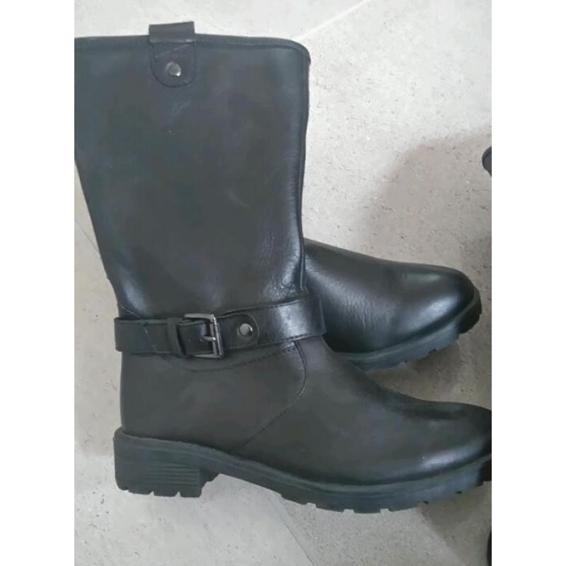 M&S girls black boots size 2 brand new
