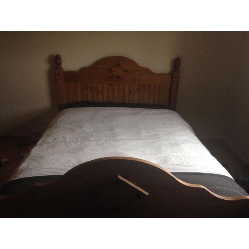 Mexican pine Double bed in excellent condition