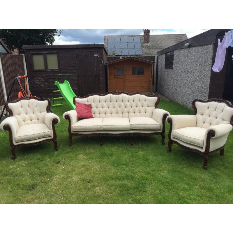 Sofa & 2 Armchairs