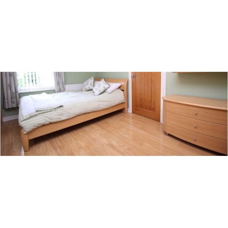 Bedroom Set in Pine with King Size Bed