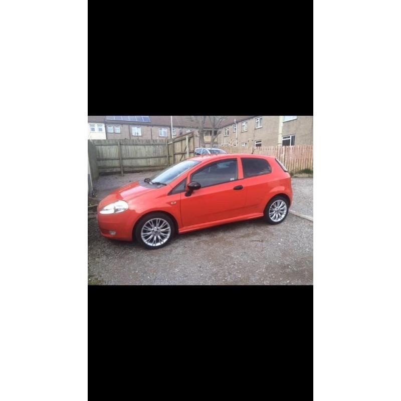 Fiat Punto Active Sport 1.4, built-in touch screen sat nav, reversing camera