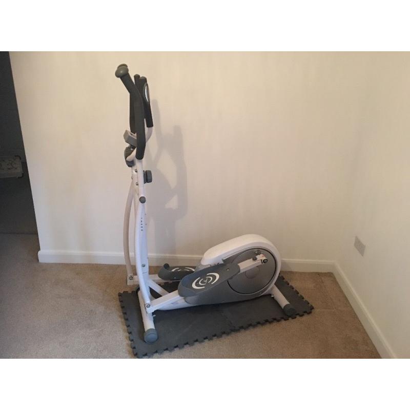 Cross trainer - excellent condition - LCD screen