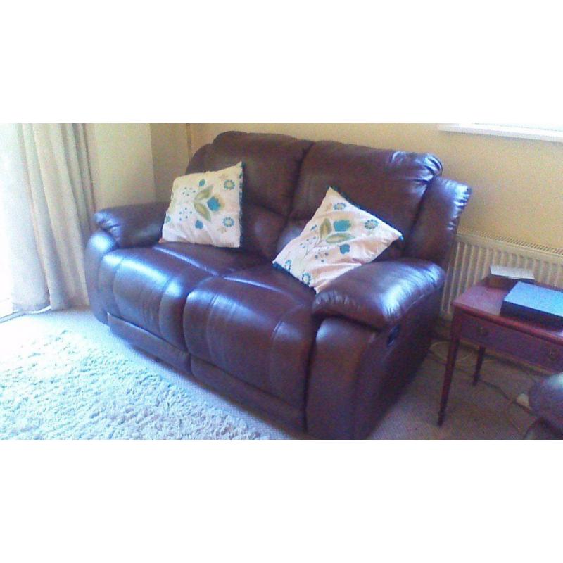 2 x leather sofa's fullly reclining in ver good condition , just under 2 years old