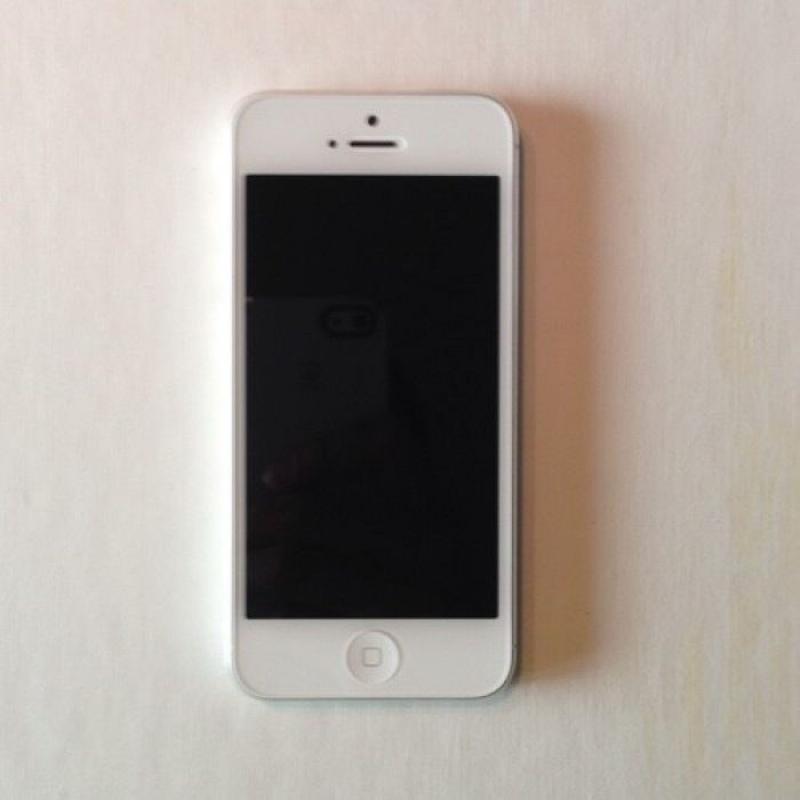 IPHONE 5 16GB WHITE,UNLOCKED 02/GIFFGAFF/ TESCO,VERY GOOD CONDITION,BOXED