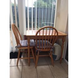 Kitchen table and 2 chairs