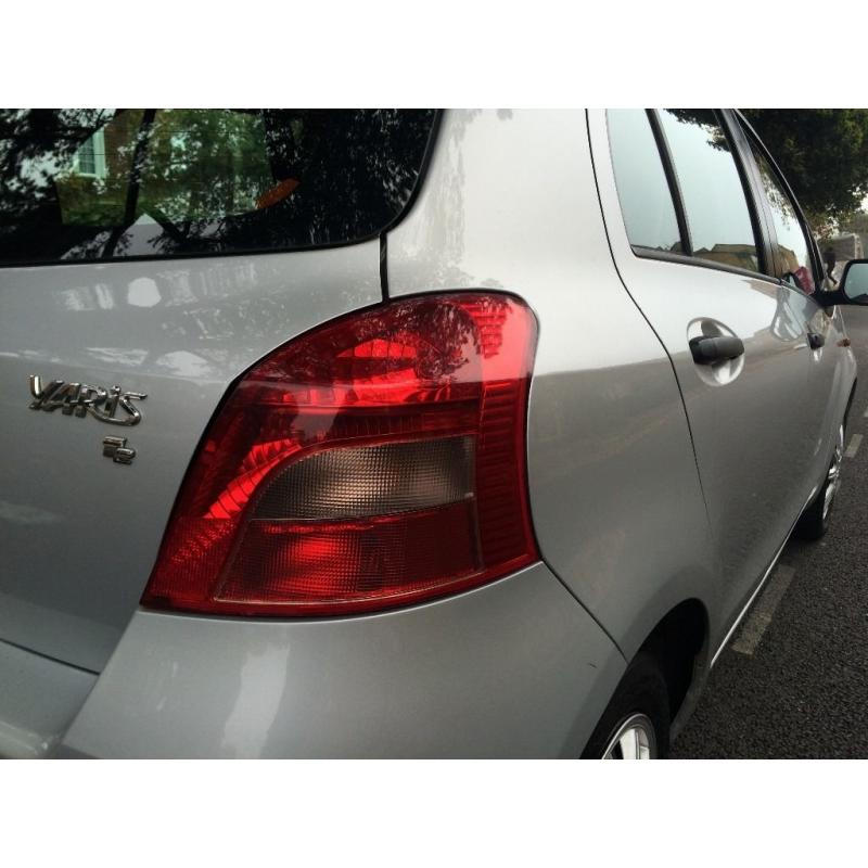 2006 TOYOTA YARIS 1.0T2 5dr Hatchback,SILVER Color,102000 Miles,56 Reg,Excellent,2 Owners,Cheap Ins