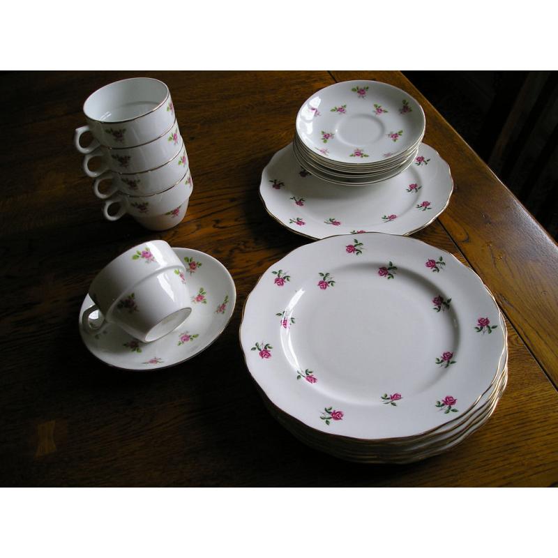 Vintage Colclough bone china teaplates 21 cm. Plus Denbro vintage bone china tea set.