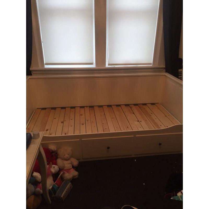 Wooden single bed - pulls to double