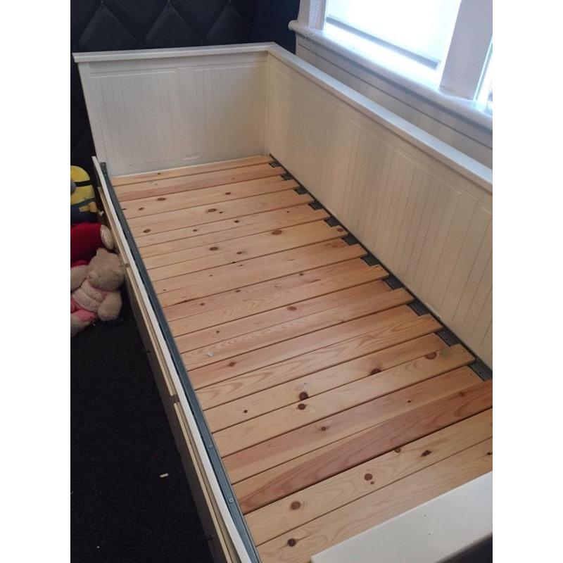 Wooden single bed - pulls to double