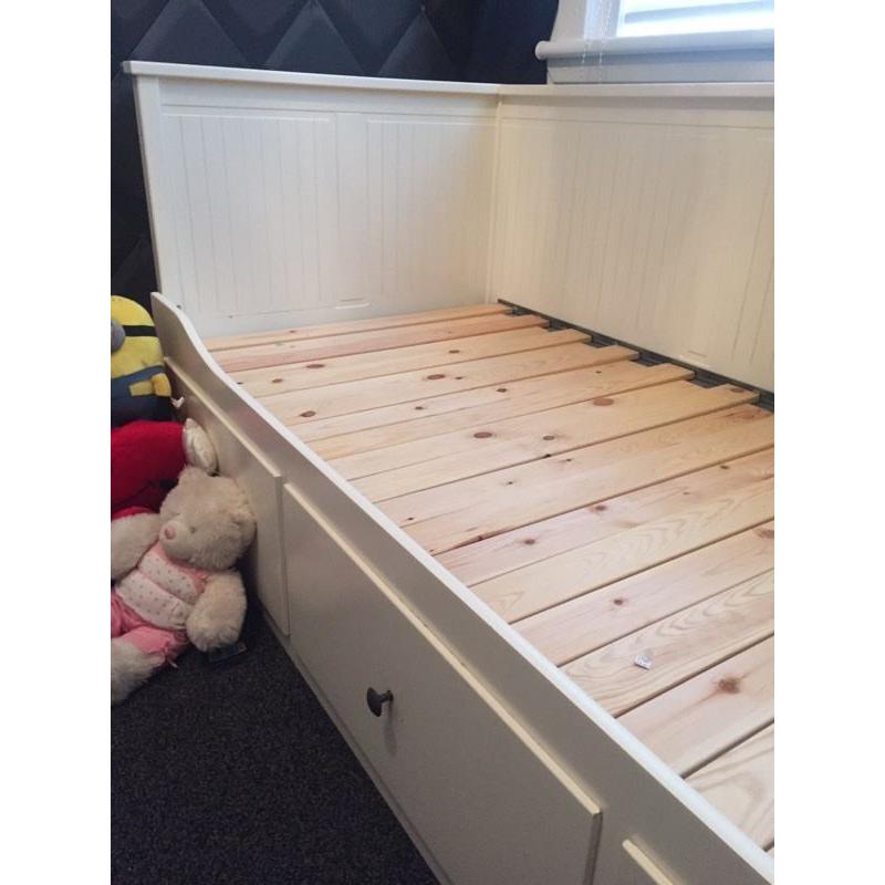 Wooden single bed - pulls to double