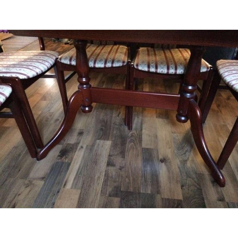 Extending table and 6 chairs