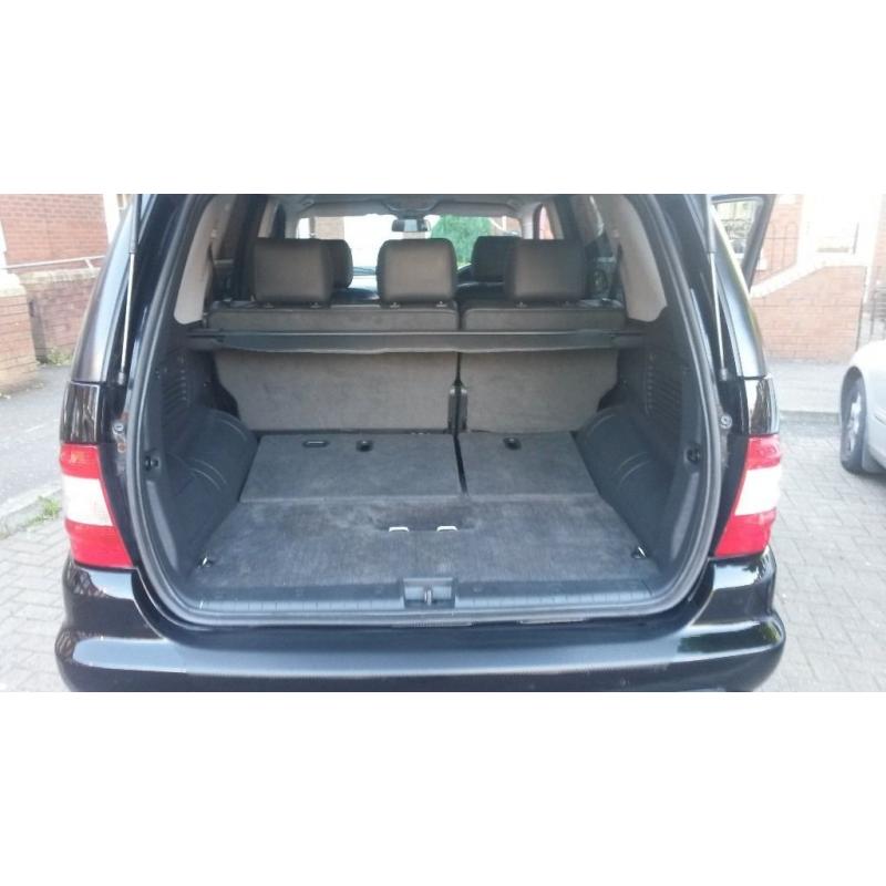 Top off range jeep ml350 in best condition possible has been really well looked after over the years