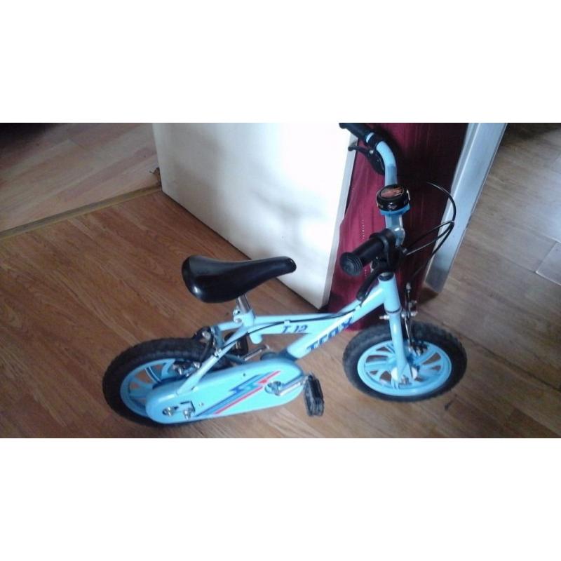 Kids blue bike in great condition