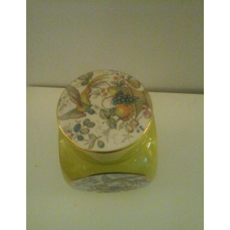 Carltonware decorstive ginger jar birds flowers