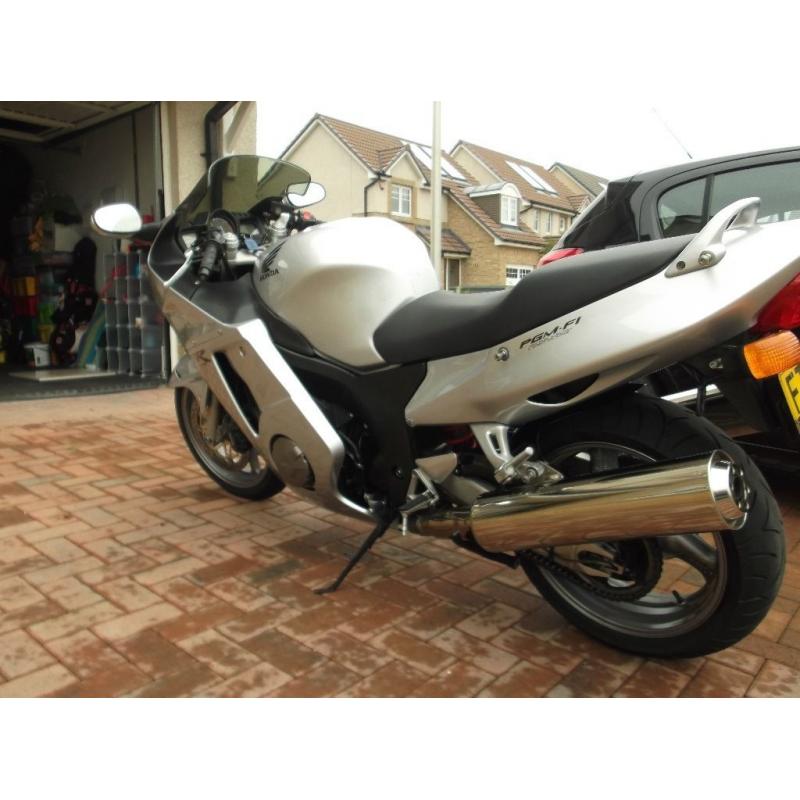 Honda CBR 1100XX Super Blackbird - low mileage