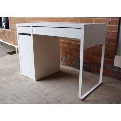 White IKEA Children's desk in very good condition