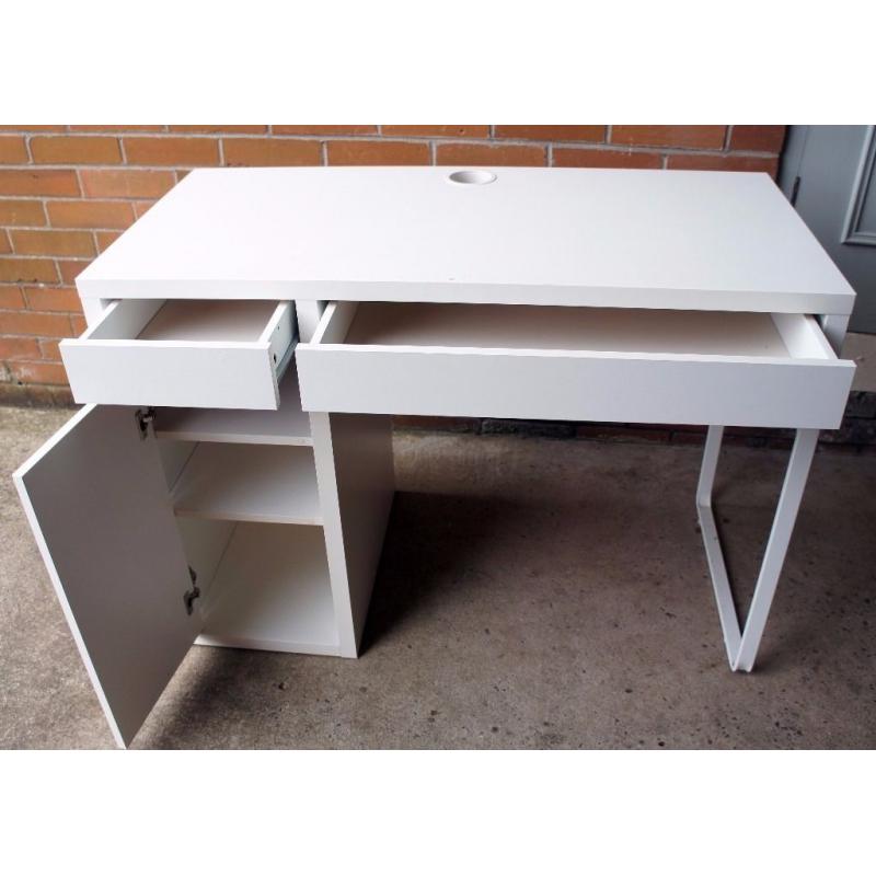 White IKEA Children's desk in very good condition