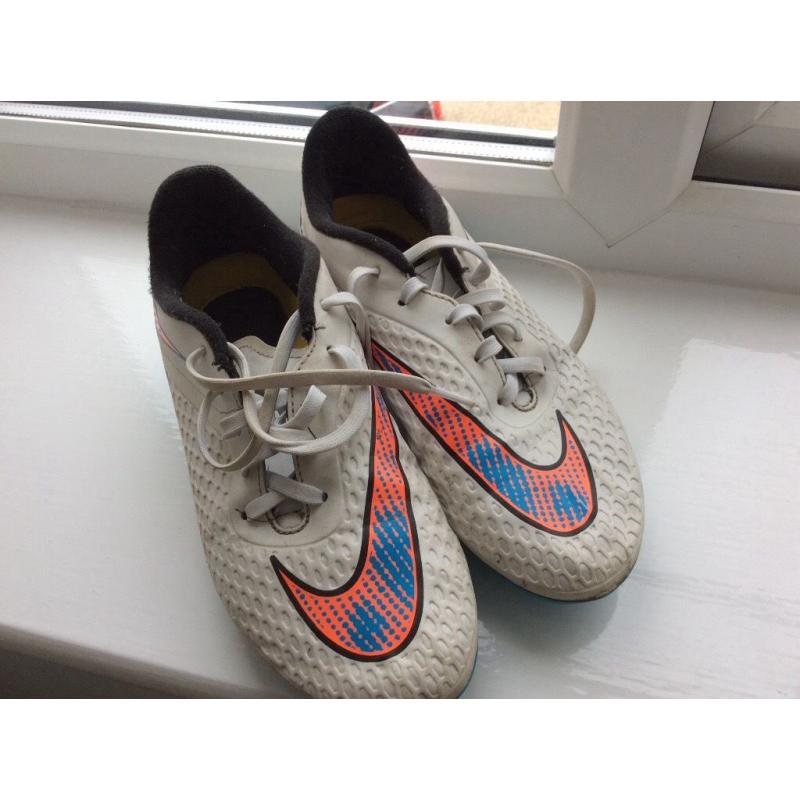 Football boots boys size 5 FG Nike