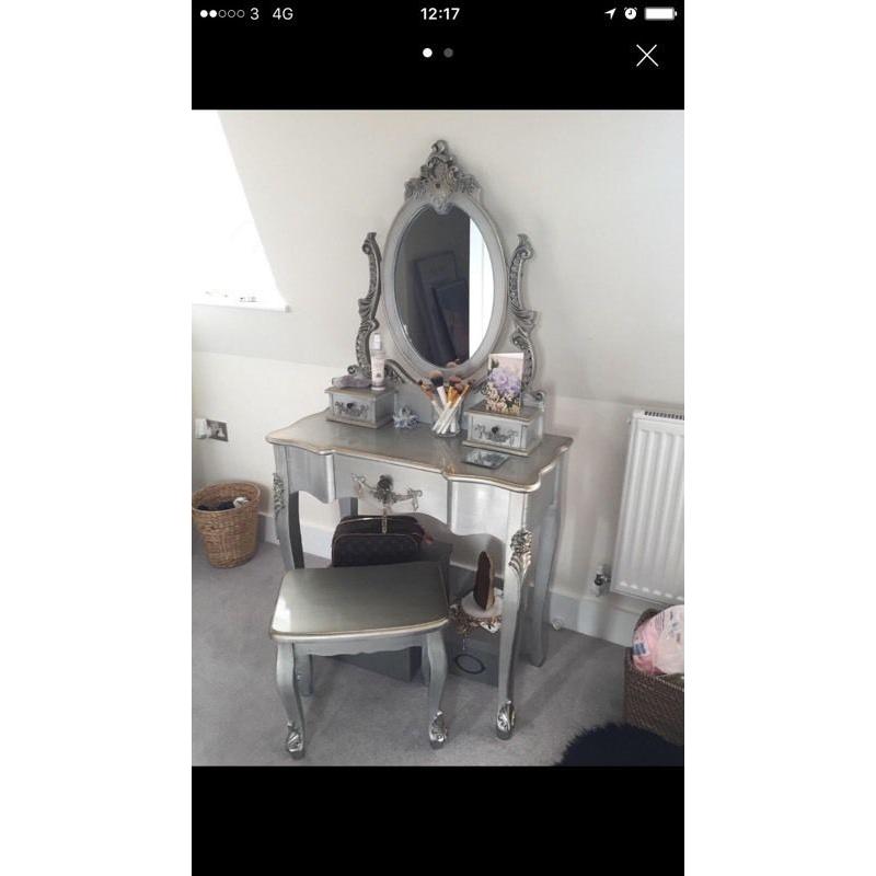 Dressing table