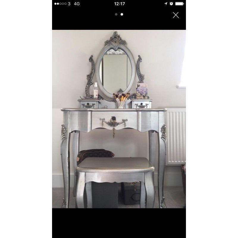 Dressing table