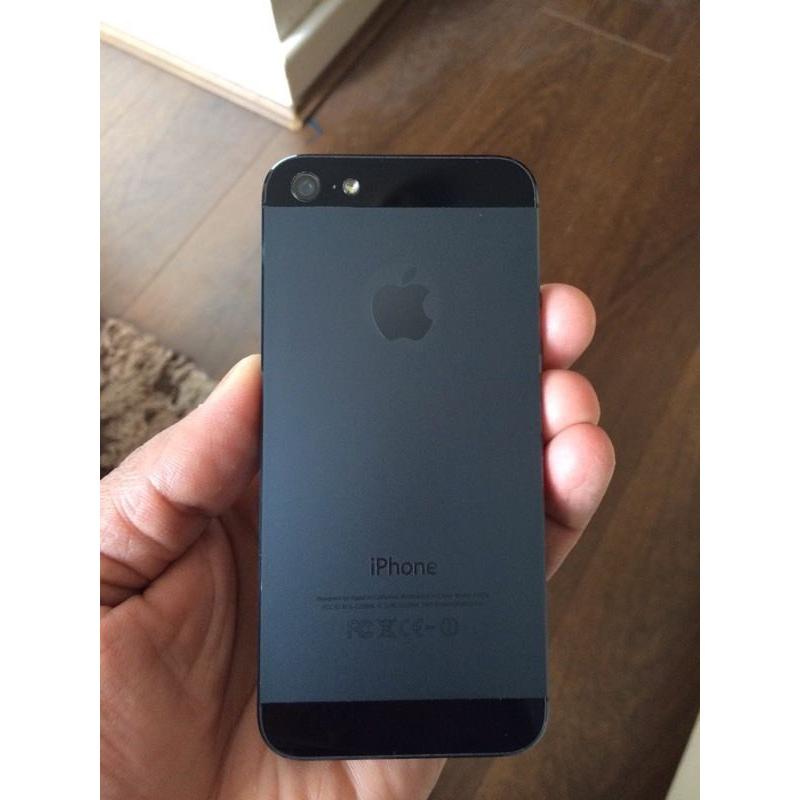 Black iPhone 5 16gb unlocked to all sim network. Clean phone no scratches or dents