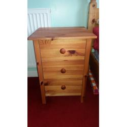 3 drawer bedside table