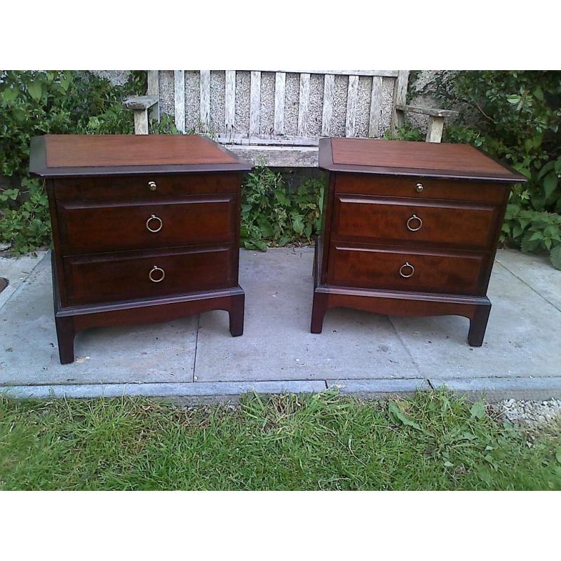 Pair of Stag Minstrel 2 Drawer Mahogany Bedside Cabinets with Pull-out Slide