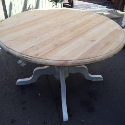 Lovely round extending farmhouse dining table