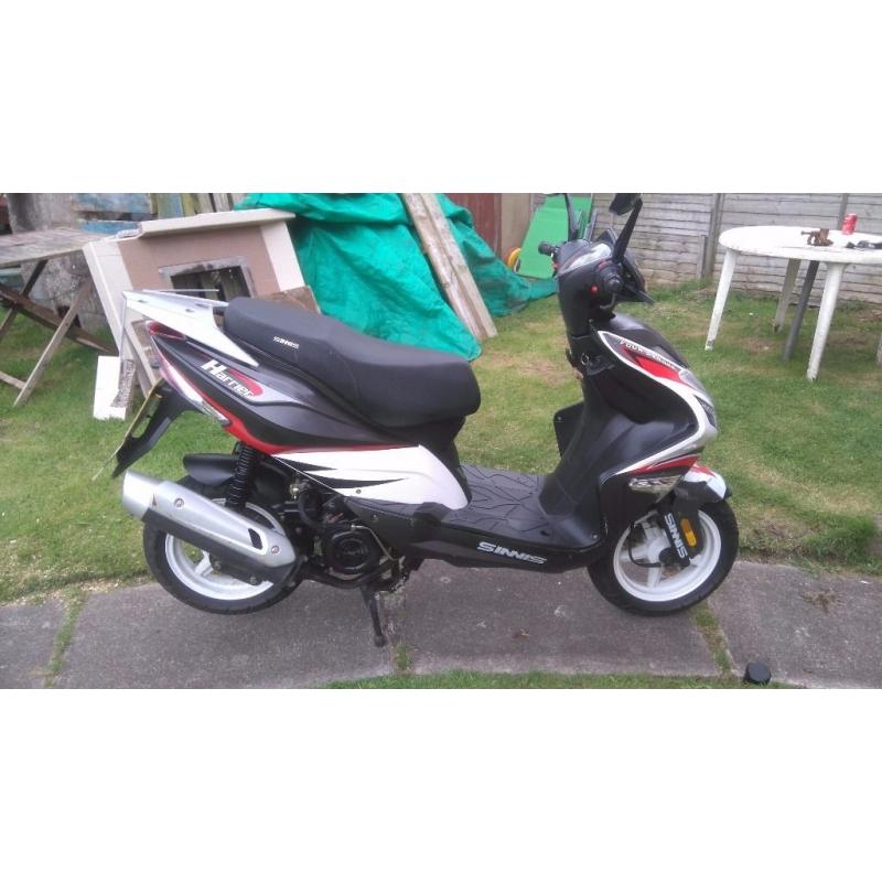 FOR SALE, 14 PLATE SINNIS HARRIER 125CC SPORT SCOOTER