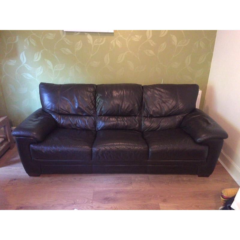 3&2 seater leather sofa can deliver Monday 15th only