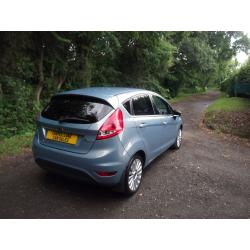 FORD FIESTA TITANIUM AUTO LOW LOW MILES (blue) 2009