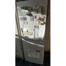 FRIDGE/FREEZER