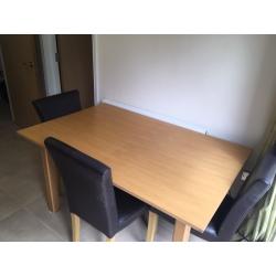 Extendable dining table with 4 chairs