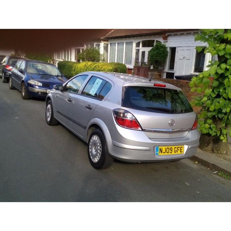 Vauxhall Astra 1.8 i 16v Life 5dr (09 - 11) very low mileage 26000