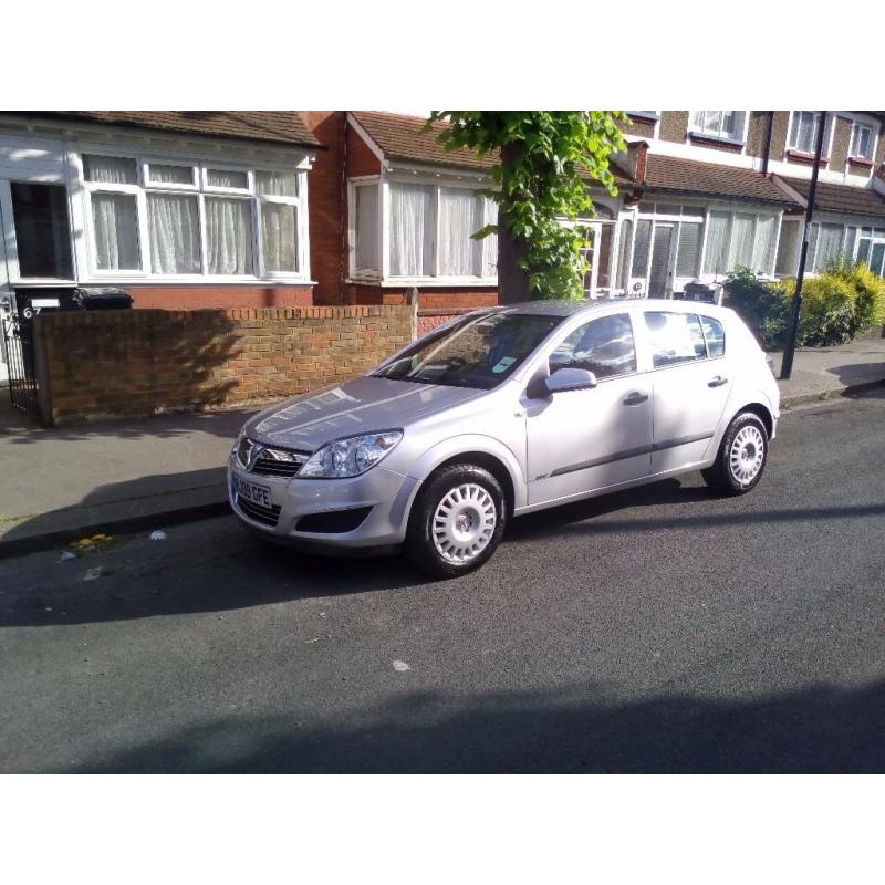 Vauxhall Astra 1.8 i 16v Life 5dr (09 - 11) very low mileage 26000