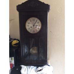 2x wall clocks with keys