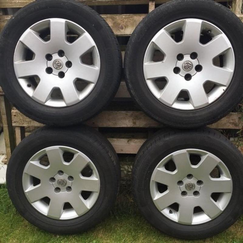 Set of 4 Vauxhall alloy wheels