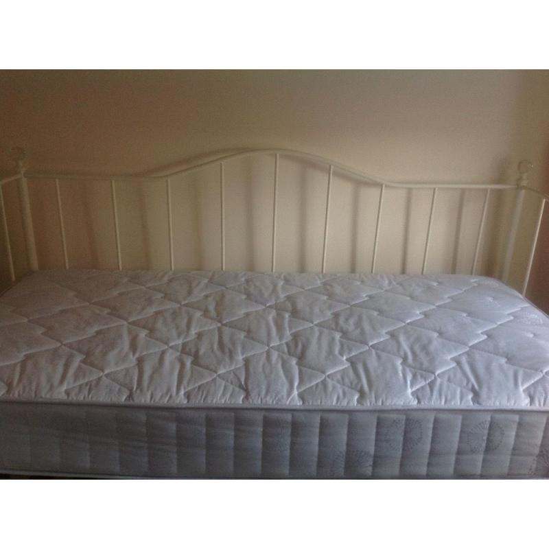 Day Bed for sale (never used)