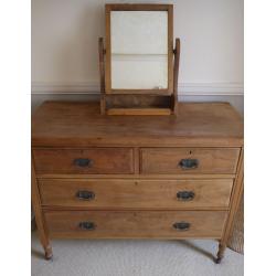 Charming chest of drawers with vanity mirror