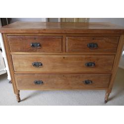 Charming chest of drawers with vanity mirror