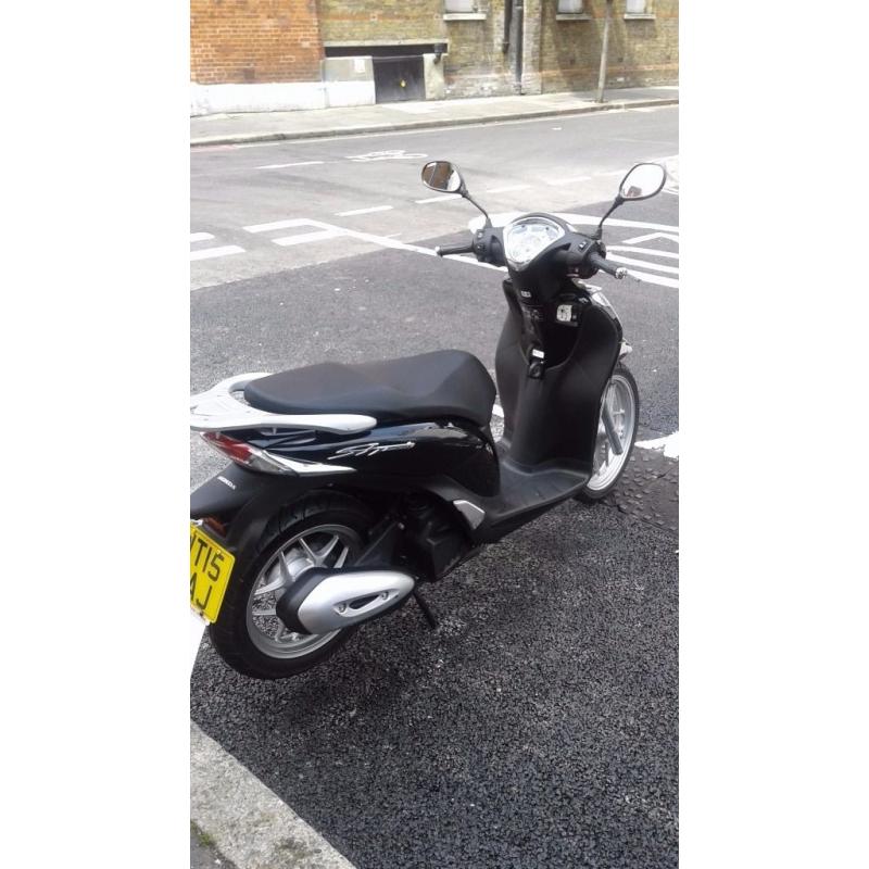 2015 honda sh 125 black 960 miles