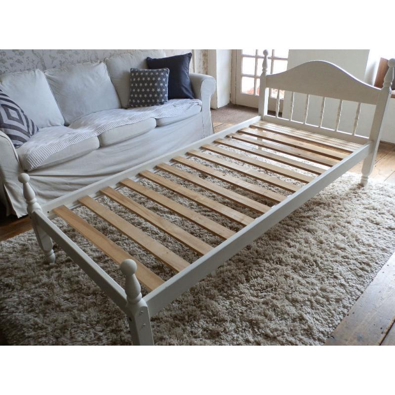 Pretty White Single Pine Bed