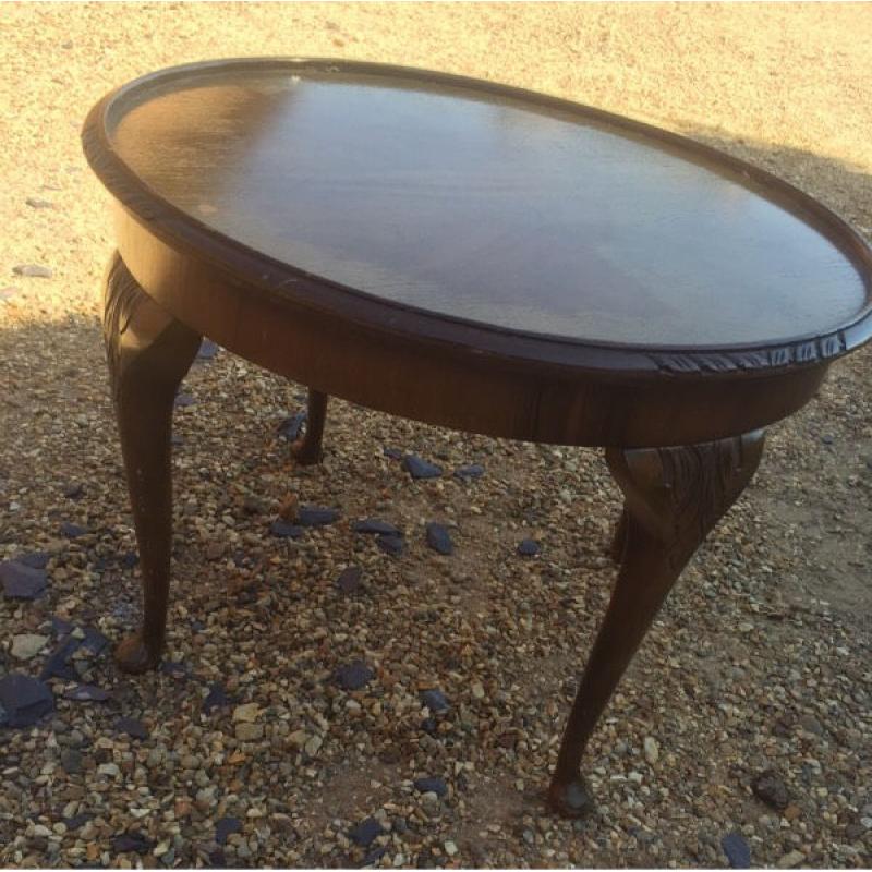 Round coffee table