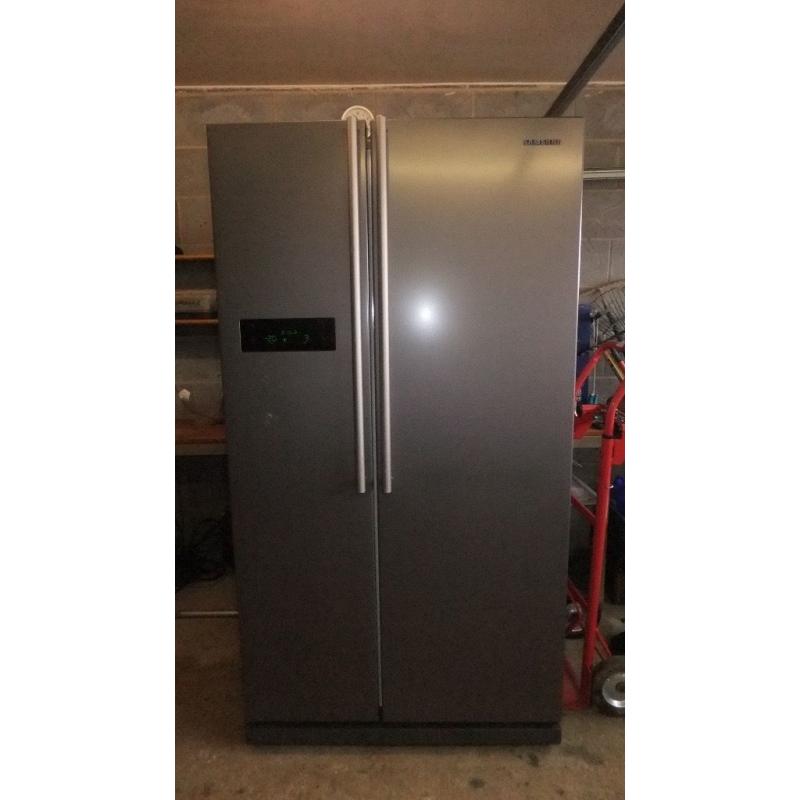 SAMSUNG FRIDGE FREEZER