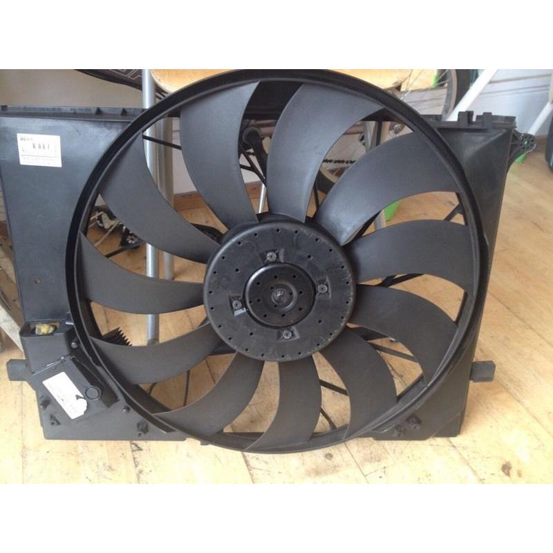 Genuine Mercedes Benz s320 CDI automatic Radiator fan