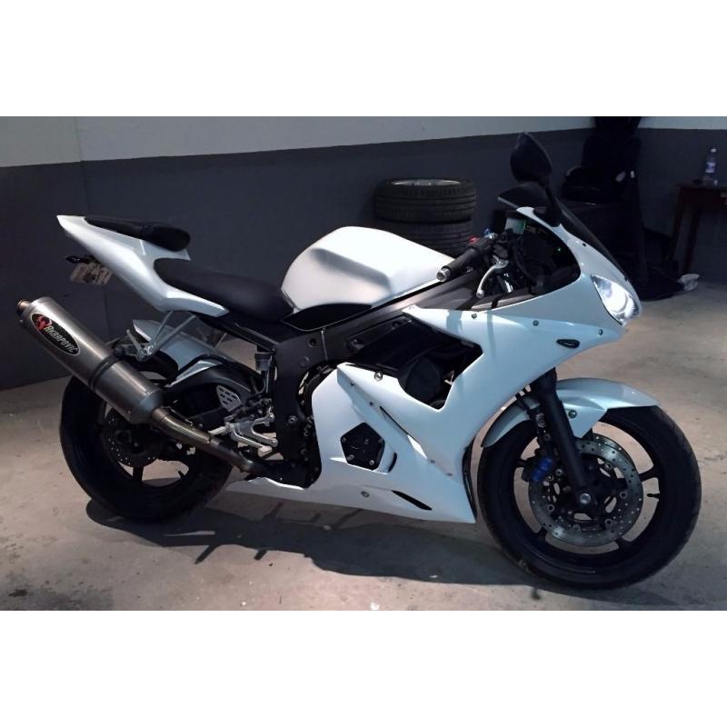 NOW REDUCED !! STUNNING "ONE OFF" 05 Yamaha R6 ( Portuguese Bike ) NEVER SEEN THE RAIN, Pearl white