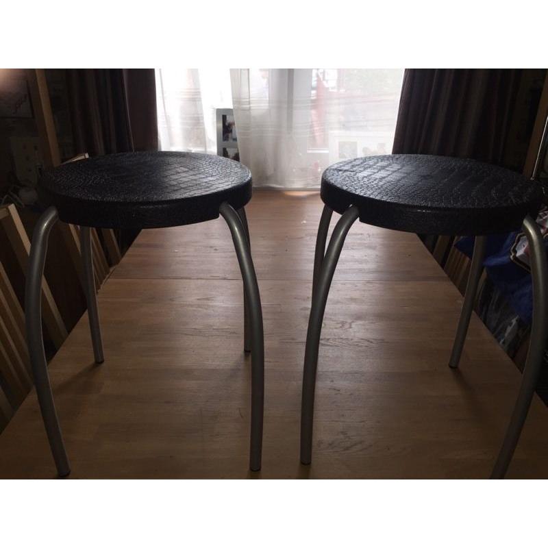 2 X stools